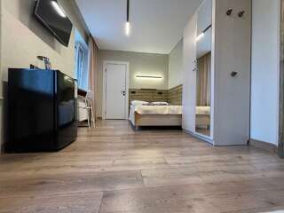 Гостиница Орловский дом Великий Новгород Трехместный номер с собственной ванной комнатой-5